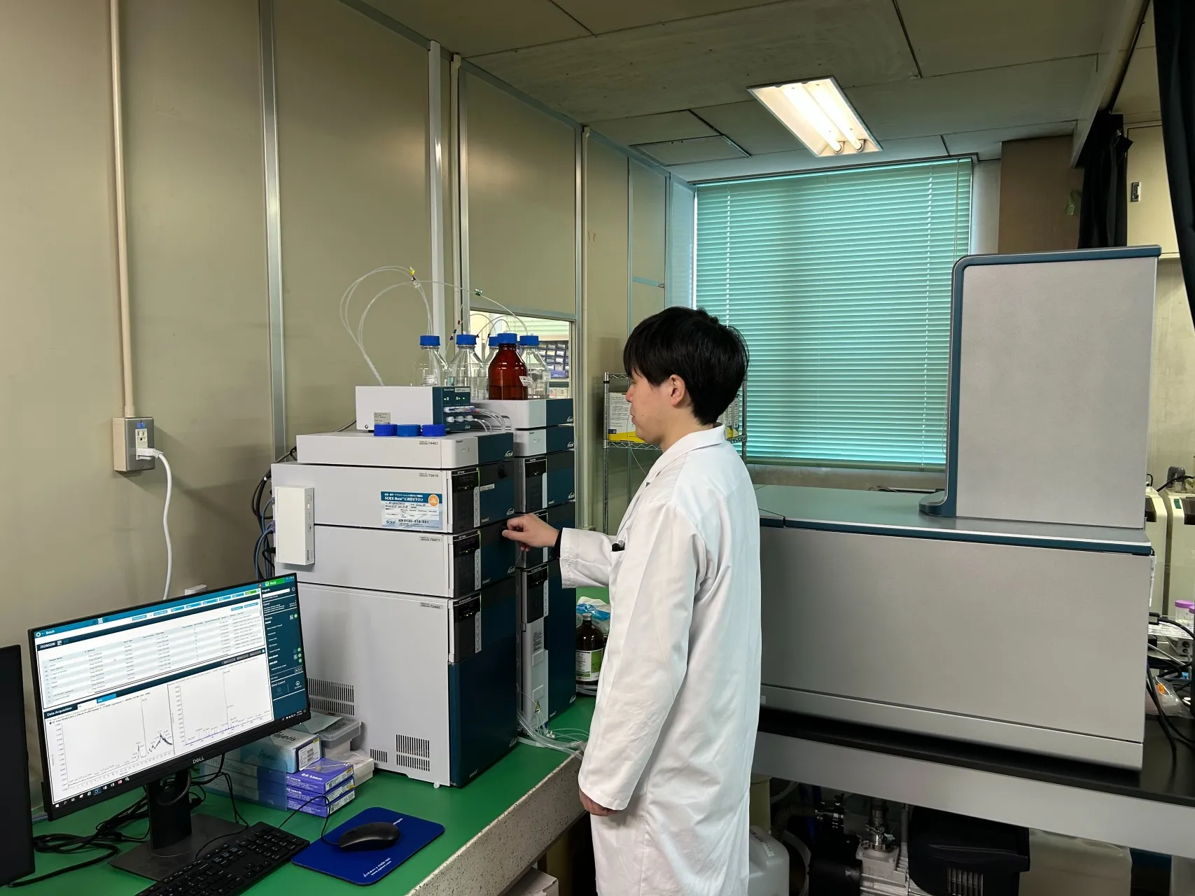 液体クロマトグラフ高分解能飛行時間型質量分析計